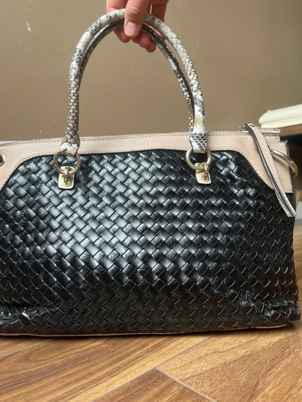 Guess Black Woven Shoulder Bag with Cream Trim and Gold Accents - Picture 5 of 9